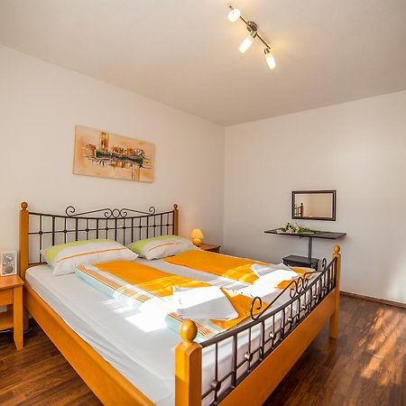 אומיס Apartments Kati מראה חיצוני תמונה