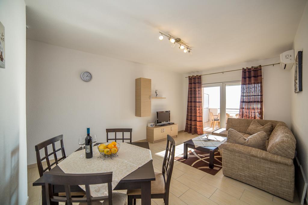 אומיס Apartments Kati מראה חיצוני תמונה