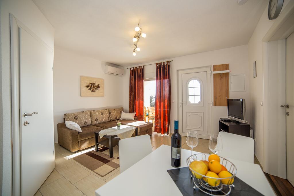 אומיס Apartments Kati מראה חיצוני תמונה