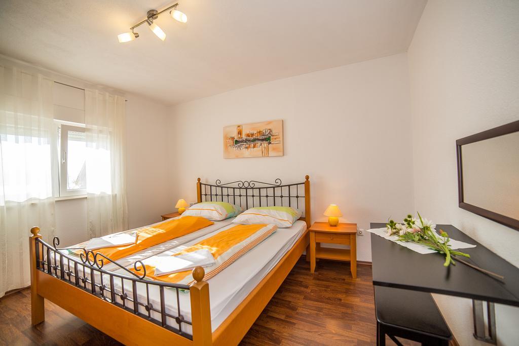 אומיס Apartments Kati מראה חיצוני תמונה